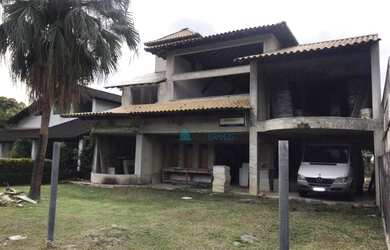 Imagem: A casa em condomínio possui 4 Dormitórios, 5 Banheiros, 3