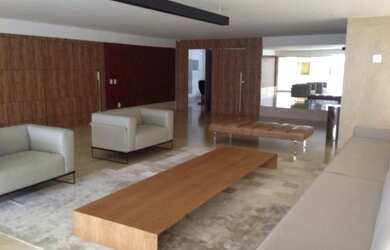 Imagem: O apartamento possui 4 Dormitórios, 1 Banheiro, 4 Vagas na