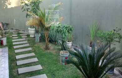 Imagem: A casa possui 3 Dormitórios, 2 Banheiros, 1 Vaga na garagem