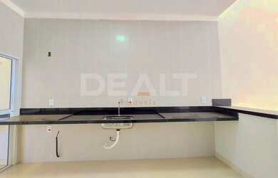 Imagem: A casa em condomínio possui 3 Dormitórios, 2 Banheiros, 4