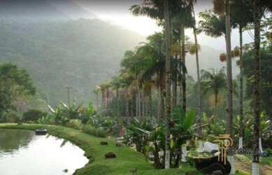 Imagem: A fazenda possui 550m² de Área e Churrasqueira e está localizado