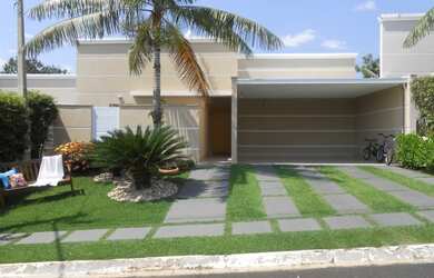 Imagem: A casa em condomínio possui 4 Dormitórios, 2 Banheiros, 4