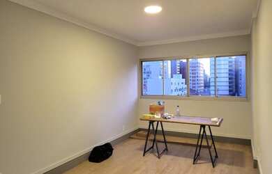 Imagem: O apartamento possui 1 Dormitório, 1 Banheiro, 1 Vaga na garagem