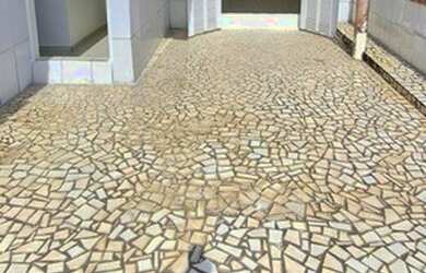 Imagem: O apartamento possui 1 Dormitório, 1 Banheiro, 1 Vaga na garagem