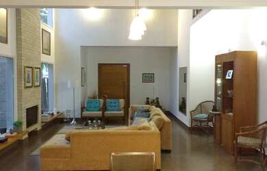 Imagem: A casa em condomínio possui 4 Dormitórios, 5 Banheiros, 4