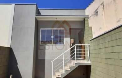 Imagem: A casa possui 3 Dormitórios, 3 Banheiros, 2 Vagas na garagem