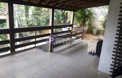 Imagem: A casa possui 5 Dormitórios, 1 Banheiro, 1 Vaga na garagem