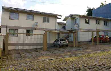 Imagem: A casa possui 2 Dormitórios, 1 Banheiro, 1 Vaga na garagem