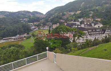 Imagem: A casa possui 5 Dormitórios, 5 Banheiros, 2 Vagas na garagem