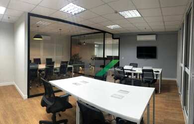 Imagem: O depósito possui 4 Vagas na garagem, 160m² de Área e está