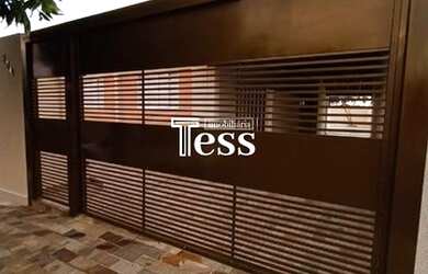 Imagem: A casa possui 3 Dormitórios, 1 Banheiro, 3 Vagas na garagem