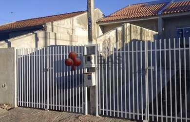 Imagem: A casa possui 2 Dormitórios, 1 Banheiro, 1 Vaga na garagem