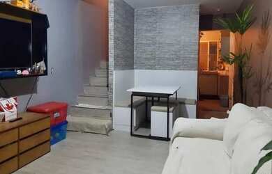 Imagem: A casa possui 2 Dormitórios, 1 Banheiro, 1 Vaga na garagem