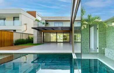 Imagem: A casa em condomínio possui 5 Dormitórios, 5 Banheiros, 4