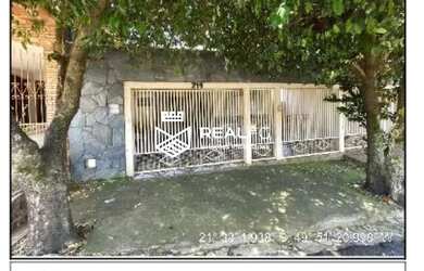 Imagem: A casa possui 3 Dormitórios, 1 Banheiro, 1 Vaga na garagem