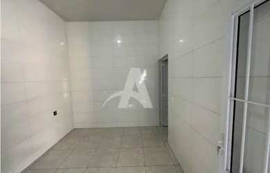 Imagem: A casa possui 1 Dormitório, 1 Banheiro, 1 Vaga na garagem