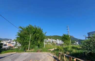 Imagem: O terreno possui 368m² de Área e está localizado em Pedra