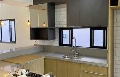 Imagem: A casa possui 3 Dormitórios, 3 Banheiros, 2 Vagas na garagem