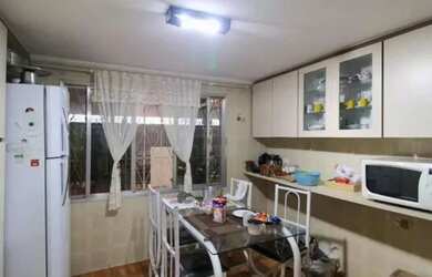 Imagem: A casa possui 3 Dormitórios, 3 Banheiros, 5 Vagas na garagem