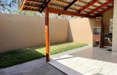 Imagem: A casa possui 2 Dormitórios, 1 Banheiro, 2 Vagas na garagem