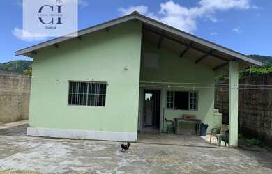 Imagem: A casa possui 2 Dormitórios, 3 Banheiros, 4 Vagas na garagem