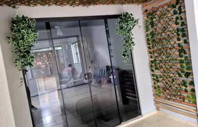 Imagem: A casa possui 2 Dormitórios, 2 Banheiros, 1 Vaga na garagem