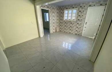 Imagem: A casa possui 3 Dormitórios, 1 Banheiro, 1 Vaga na garagem