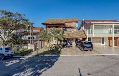 Imagem: A casa em condomínio possui 4 Dormitórios, 5 Banheiros, 4