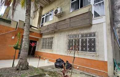 Imagem: A casa possui 3 Dormitórios, 3 Banheiros, 2 Vagas na garagem