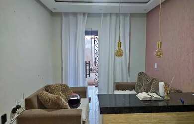 Imagem: A casa possui 3 Dormitórios, 2 Banheiros, 3 Vagas na garagem