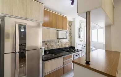 Imagem: O apartamento possui 2 Dormitórios, 1 Banheiro, 1 Vaga na garagem