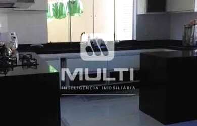 Imagem 5: Casa - JARDIM KARAIBA. Piscina, Ar-condicionado, Guarda roupae366m² de...