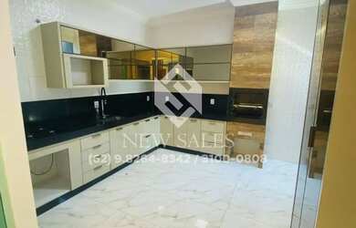 Imagem: A casa possui 3 Dormitórios, 2 Banheiros, 2 Vagas na garagem