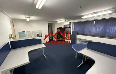 Imagem: O depósito possui 1 Vaga na garagem, 28m² de Área e está