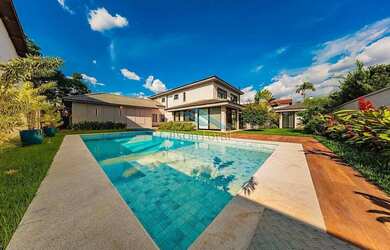 Imagem: A casa em condomínio possui 4 Dormitórios, 5 Banheiros, 5