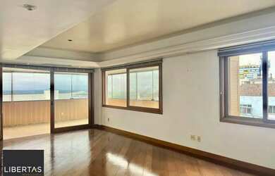 Imagem: O apartamento possui 4 Dormitórios, 3 Banheiros, 3 Vagas na