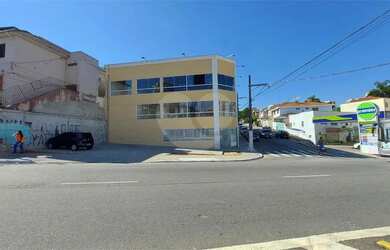 Imagem: O depósito possui 5 Vagas na garagem, 830m² de Área e está