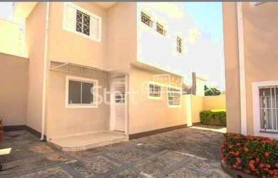 Imagem: A casa em condomínio possui 3 Dormitórios, 3 Banheiros, 2