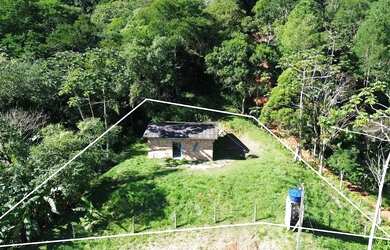 Imagem: A casa possui 2 Dormitórios, 1 Banheiro, 2 Vagas na garagem