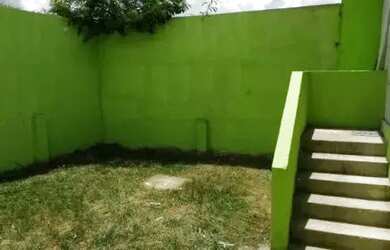 Imagem: A casa possui 3 Dormitórios, 2 Banheiros, 1 Vaga na garagem