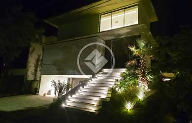 Imagem: A casa em condomínio possui 4 Dormitórios, 2 Banheiros, 5