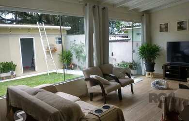 Imagem: A casa possui 2 Dormitórios, 3 Banheiros, 2 Vagas na garagem