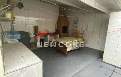 Imagem: A casa possui 2 Dormitórios, 1 Banheiro, 2 Vagas na garagem