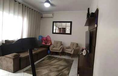 Imagem: A casa possui 3 Dormitórios, 2 Banheiros, 1 Vaga na garagem