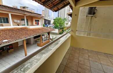 Imagem: A casa possui 3 Dormitórios, 3 Banheiros, 350m² de Área e