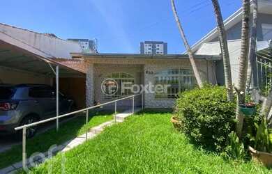 Imagem: A casa possui 3 Dormitórios, 1 Banheiro, 4 Vagas na garagem