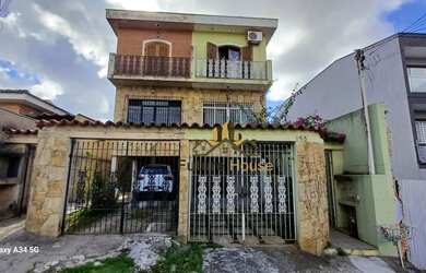 Imagem: A casa possui 3 Dormitórios, 4 Banheiros, 2 Vagas na garagem