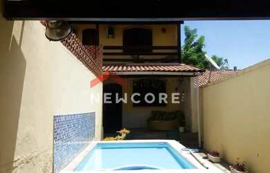 Imagem: A casa possui 3 Dormitórios, 3 Banheiros, 1 Vaga na garagem