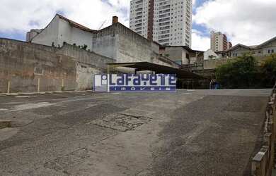 Imagem: O terreno possui 800m² de Área e está localizado em Centro