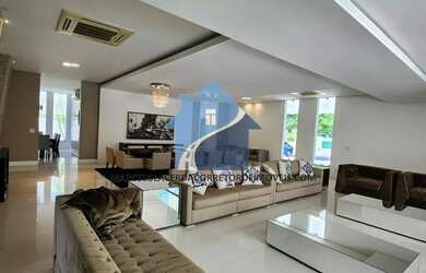 Imagem: A casa possui 4 Dormitórios, 5 Banheiros, 5 Vagas na garagem